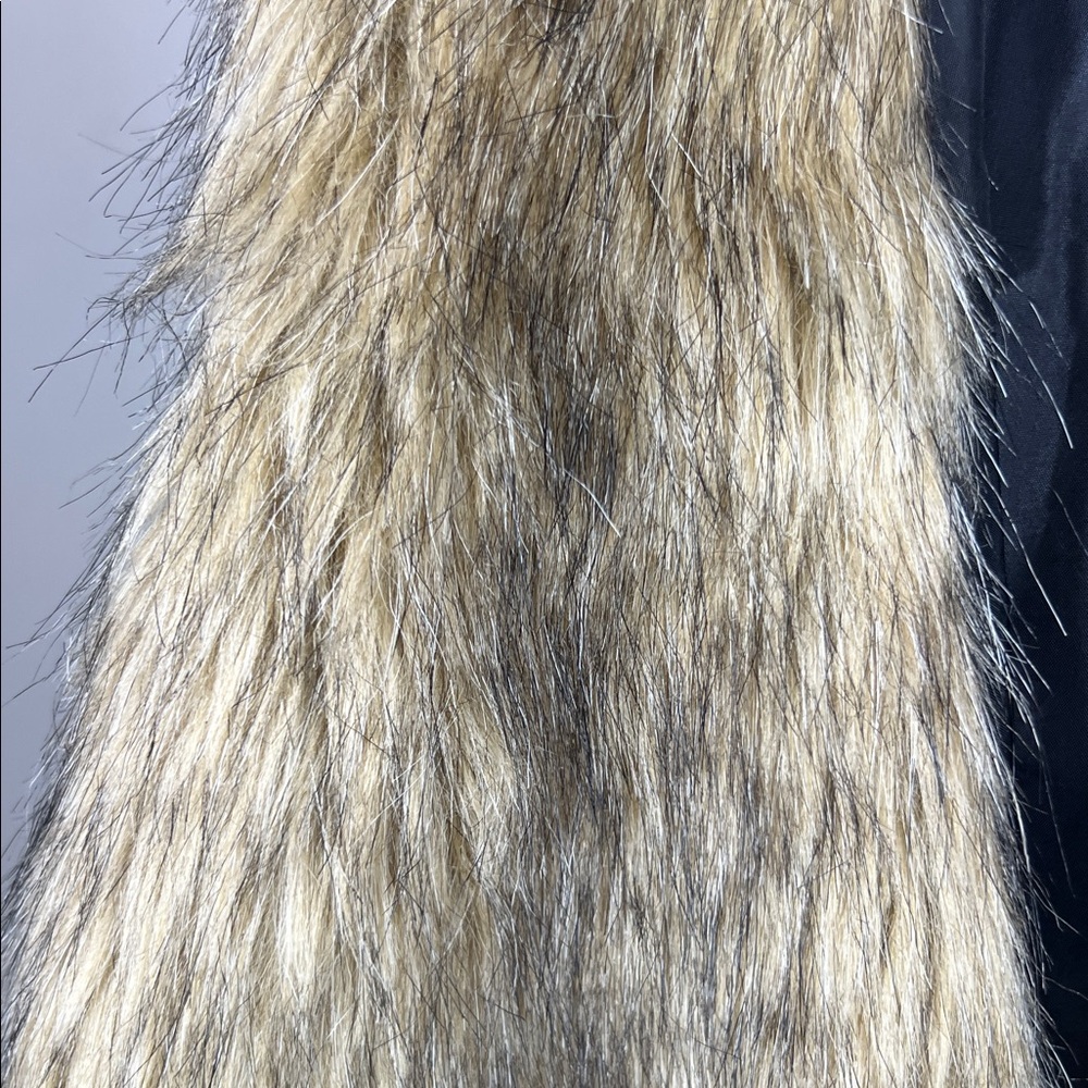 Me Jane Faux Fur Vest in Tan and Black - Picture 3 of 4